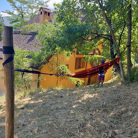 Rifugio Casa Ressia Хостел